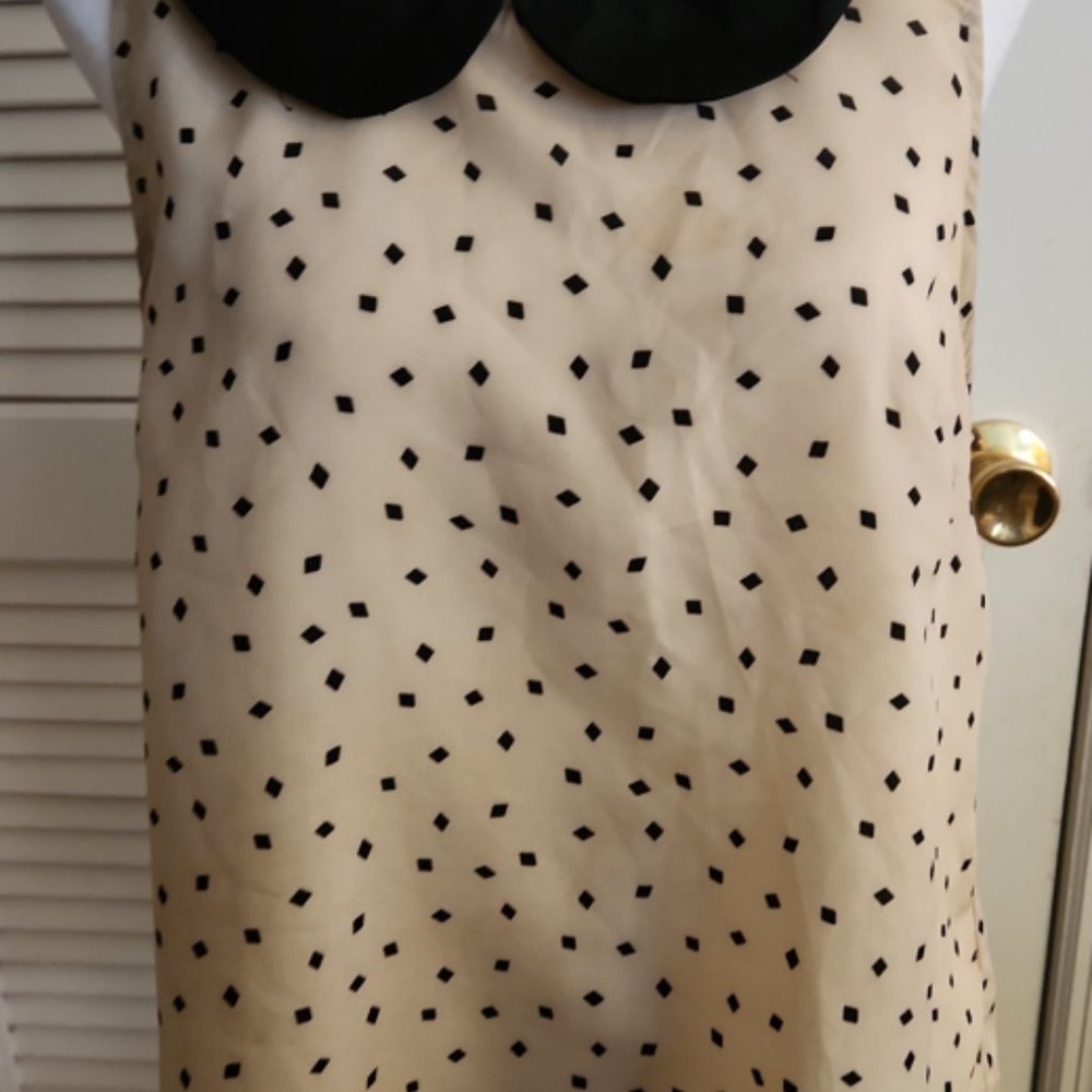 sleeveless blouse